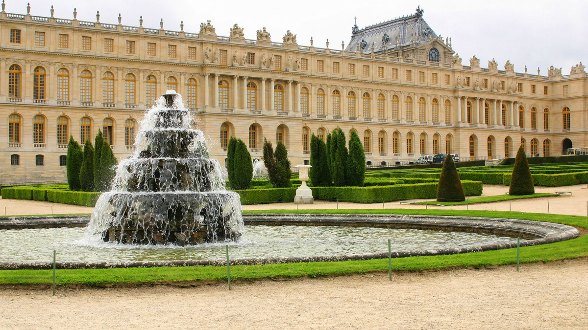Cung điện Versailles – cung điện lộng lẫy bậc nhất châu Âu