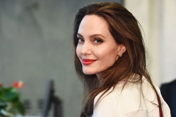 Cuộc đời Angela Jolie