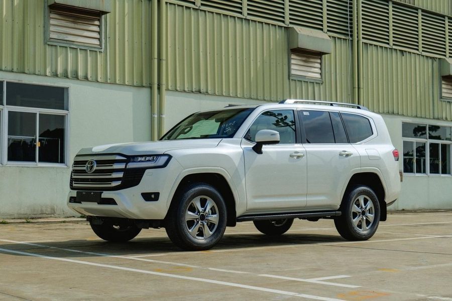 giá bán Land Cruiser tăng