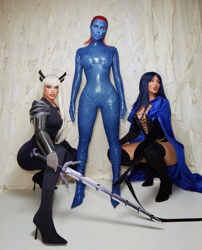 Kim Kardashian hóa trang dịp Halloween