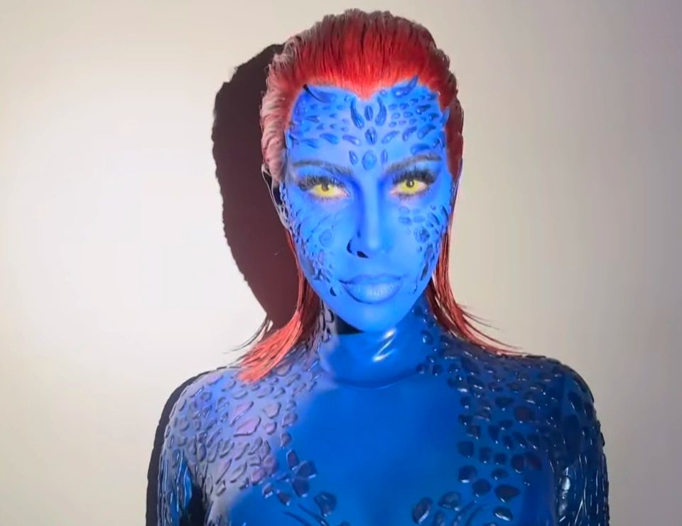 Kim Kardashian hóa trang dịp Halloween
