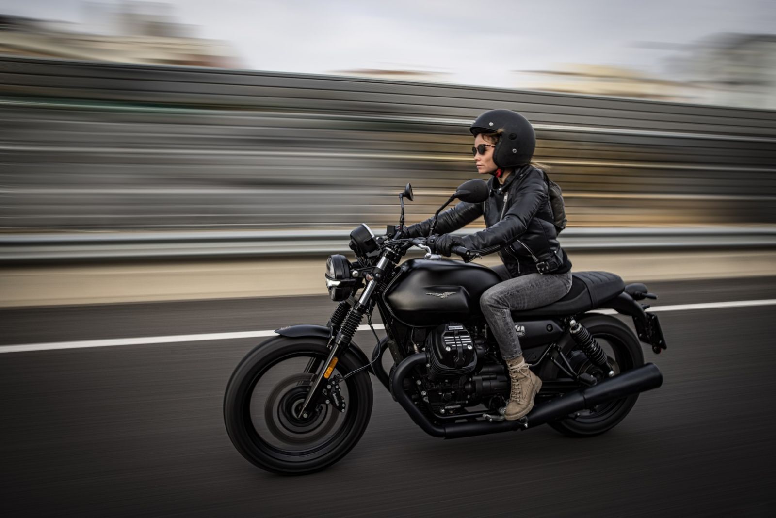 Moto Guzzi V7 mới 