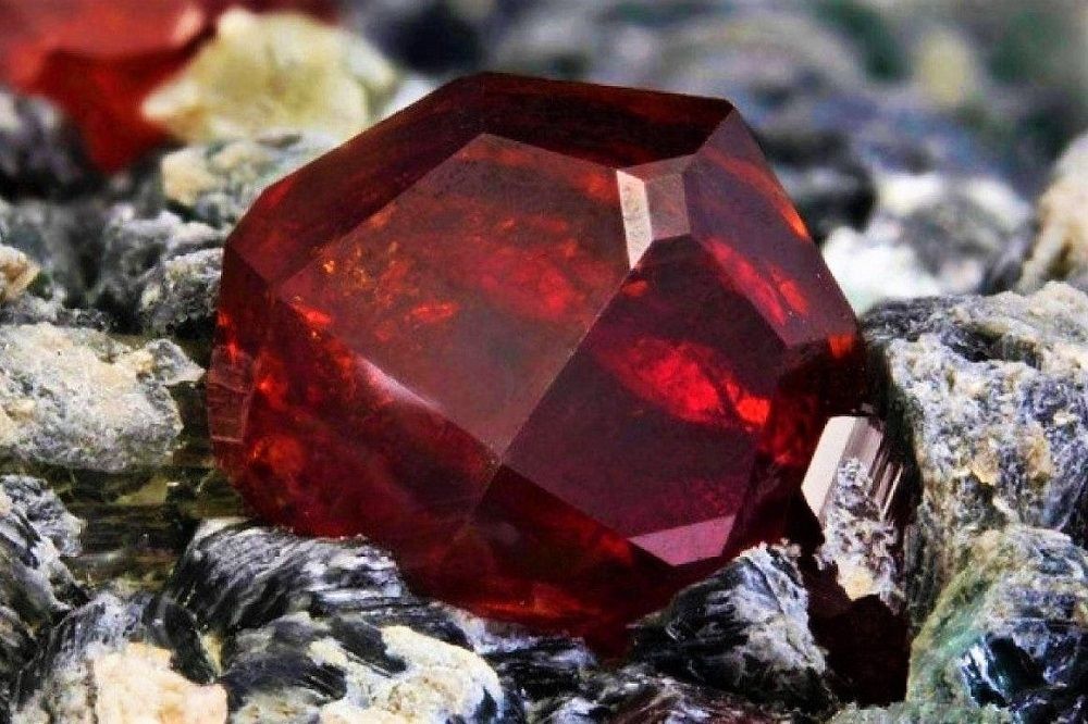 Khoáng vật hiếm nhất Trái Đất là gì?