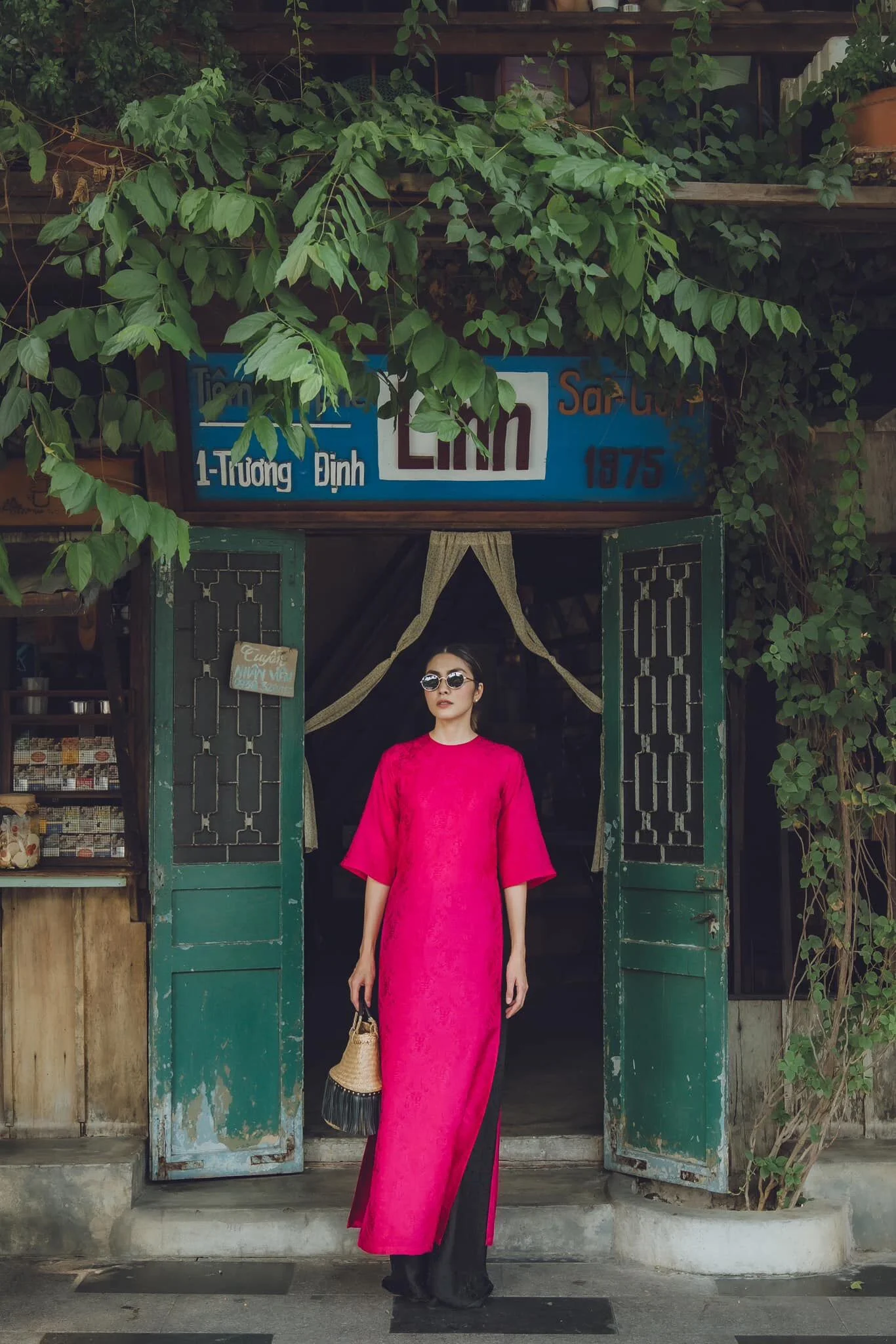  Tăng Thanh Hà diện áo dài