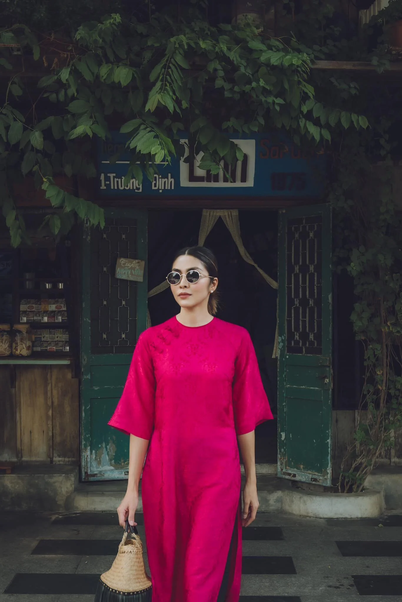  Tăng Thanh Hà diện áo dài