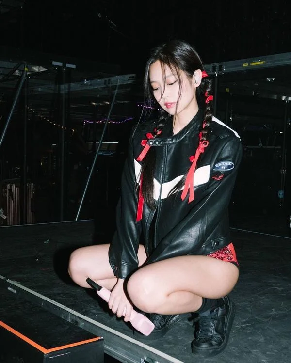 idol nữ đụng trang phục Jennie