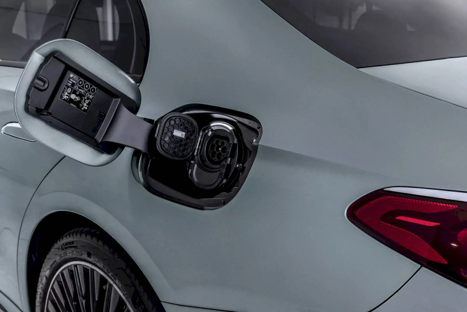 Mercedes-Benz E-Class 