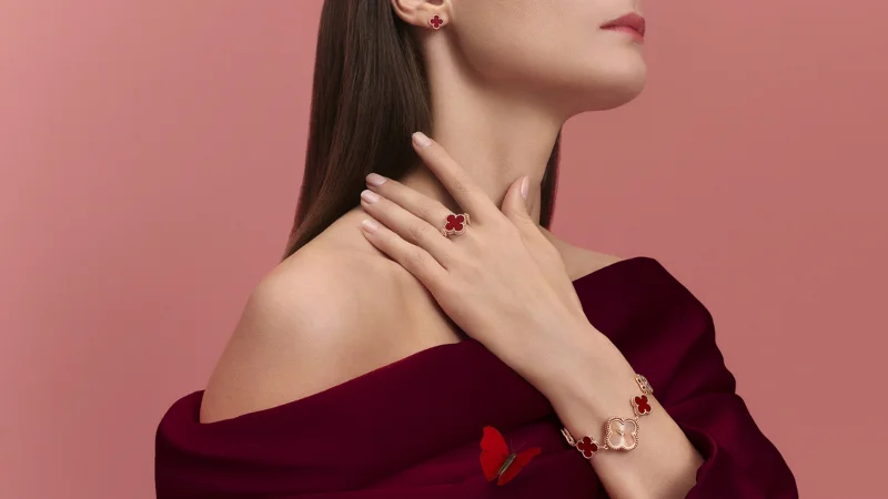 Van Cleef & Arpels bổ sung 4 thiết kế mới vào BST Alhambra biểu tượng
