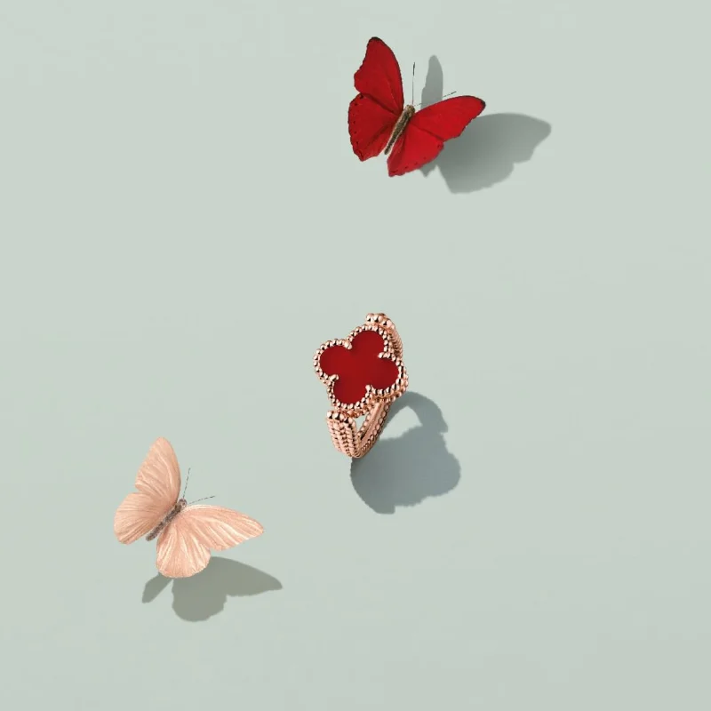 Van Cleef & Arpels bổ sung 4 thiết kế mới vào BST Alhambra biểu tượng