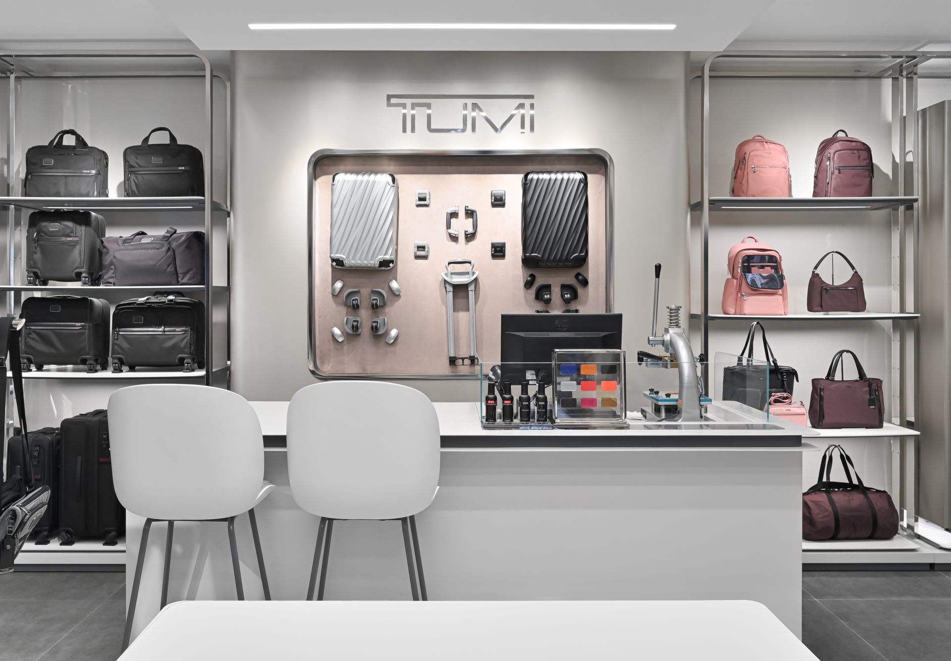 TUMI khai trương cửa hàng mới tại bưu điện thành phố