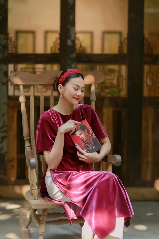 Thanh Hằng diện áo dài Tết