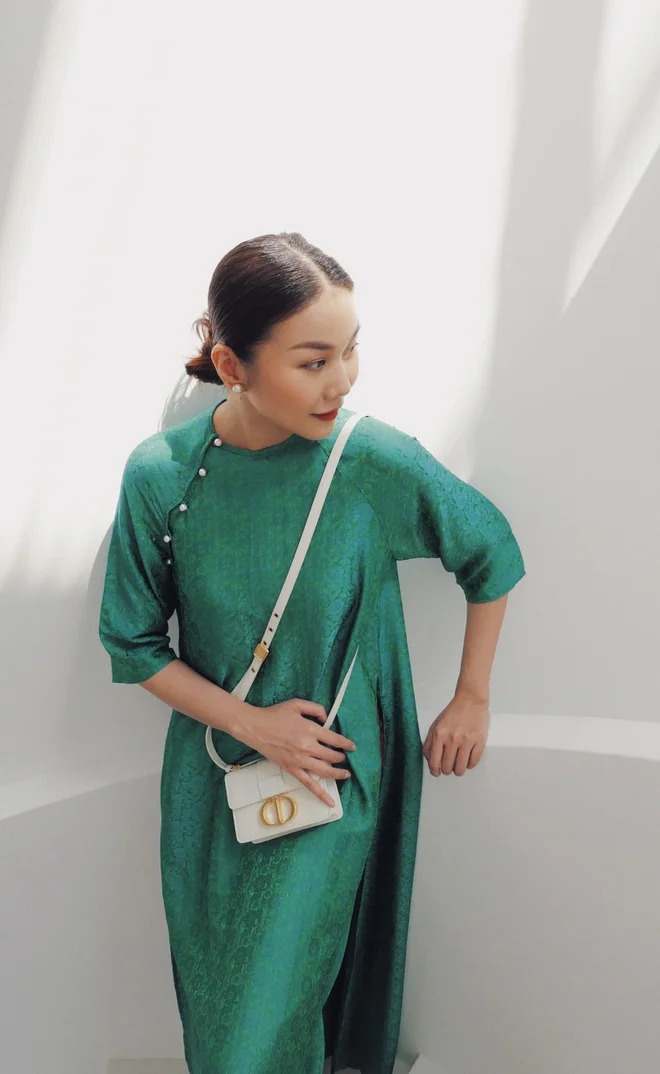Thanh Hằng diện áo dài Tết