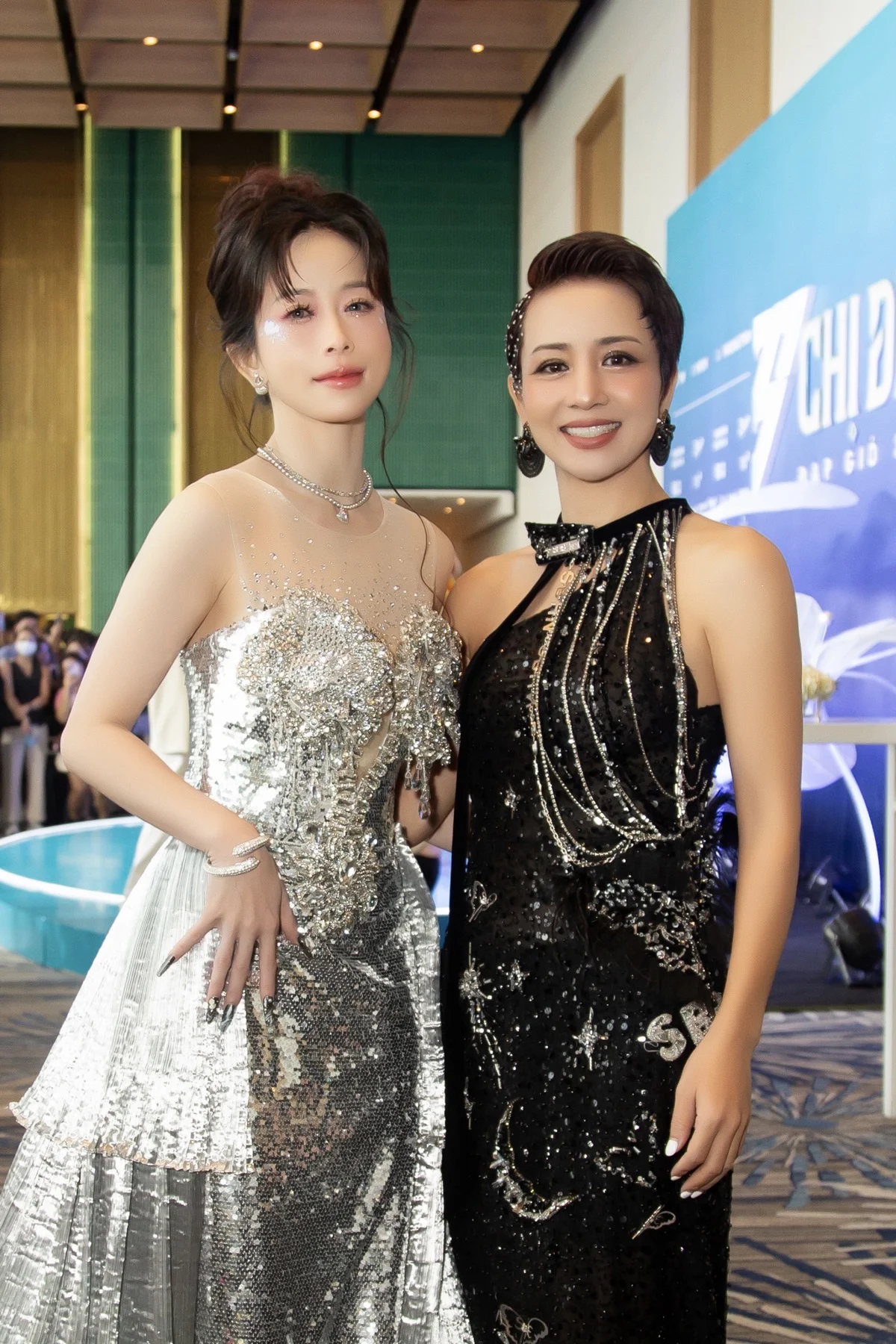 Chị đẹp đạp gió 2024