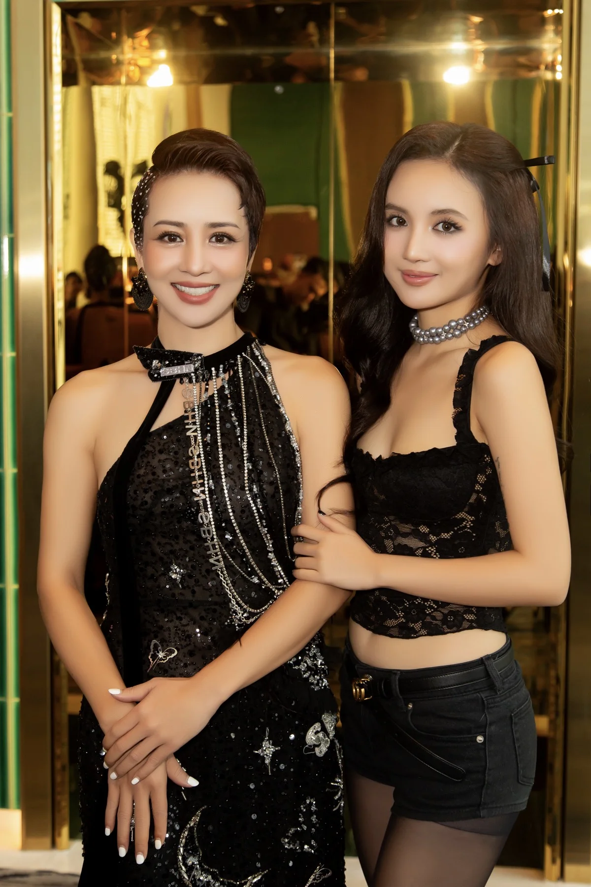 Chị đẹp đạp gió 2024