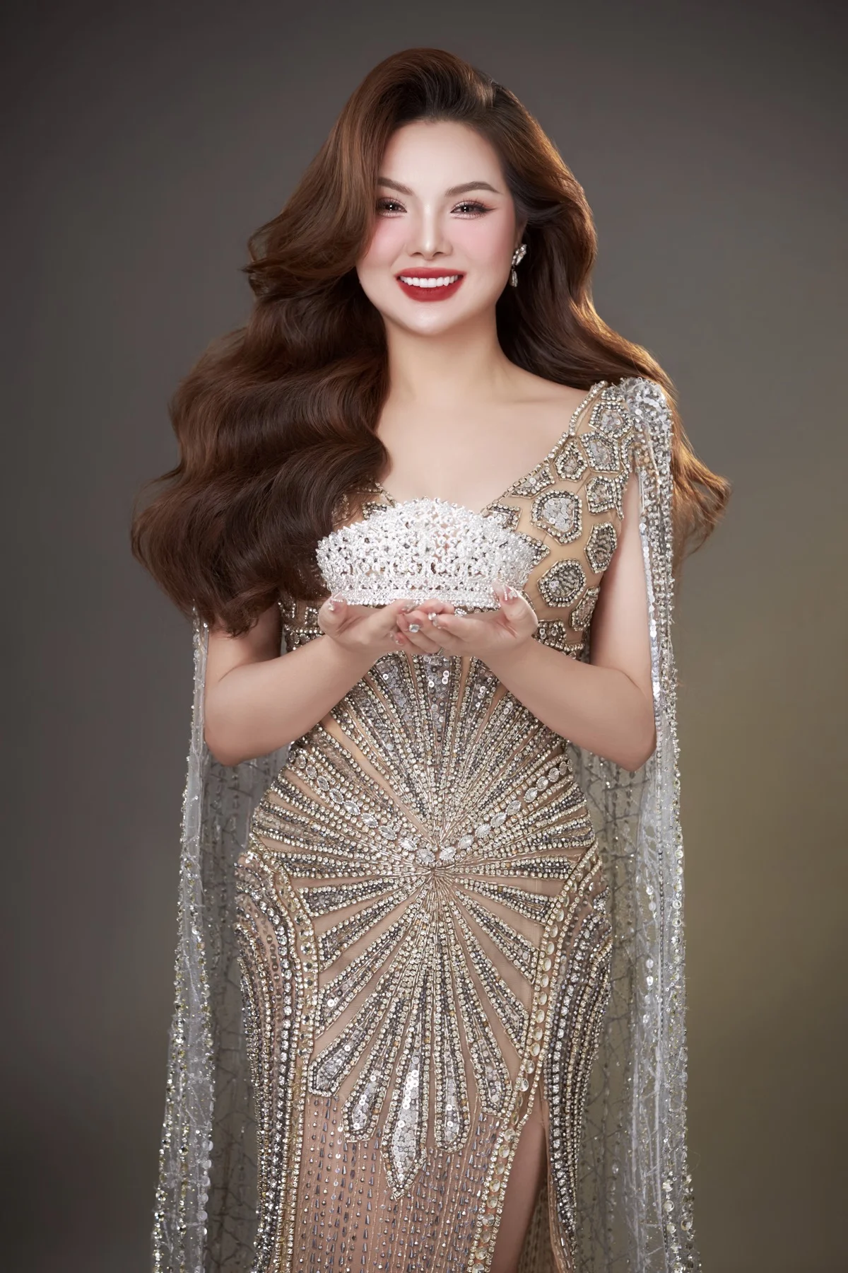 Ngọc Trang chính thức đại diện Mrs. Globe Việt Nam 2024 dự thi Mrs Globe 2024 tại đảo Hải Nam - Trung Quốc