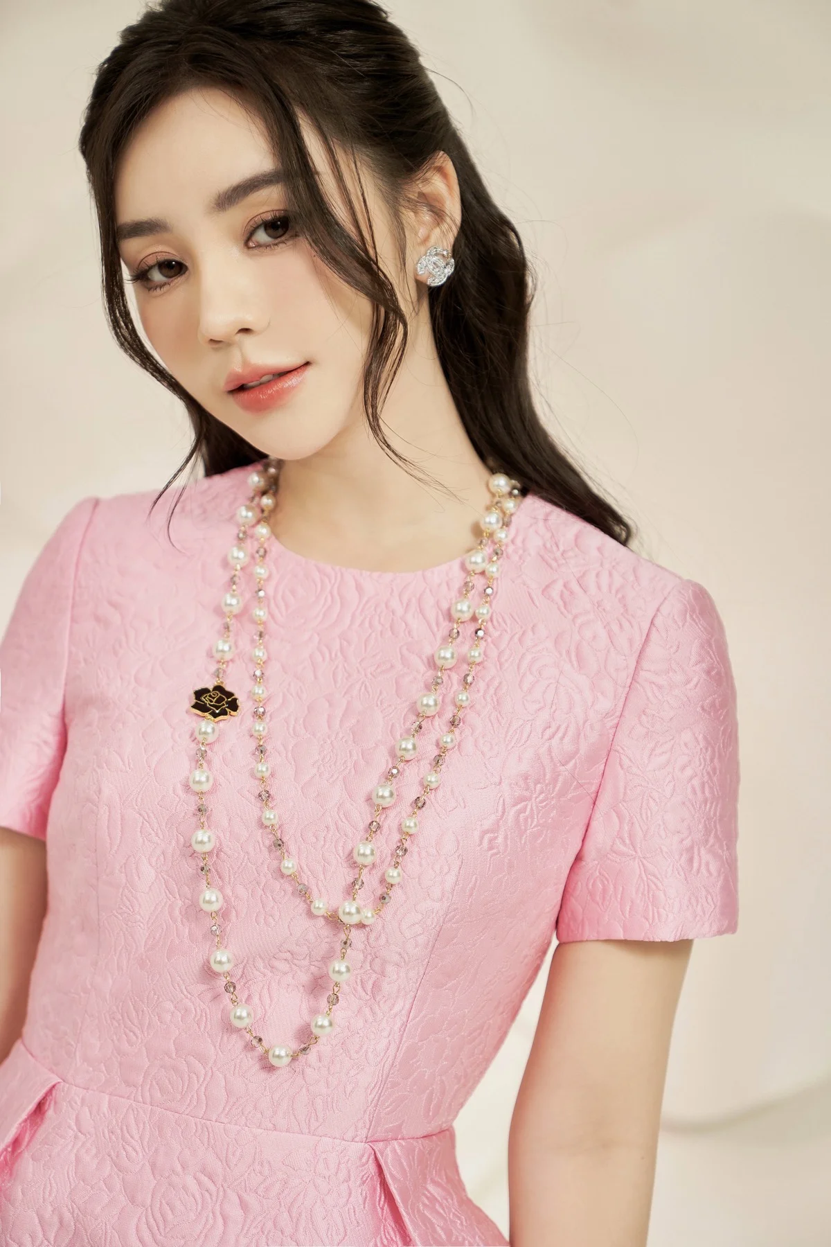 Diễn viên Quỳnh Kool thanh lịch và ngọt ngào với váy của SIXDO