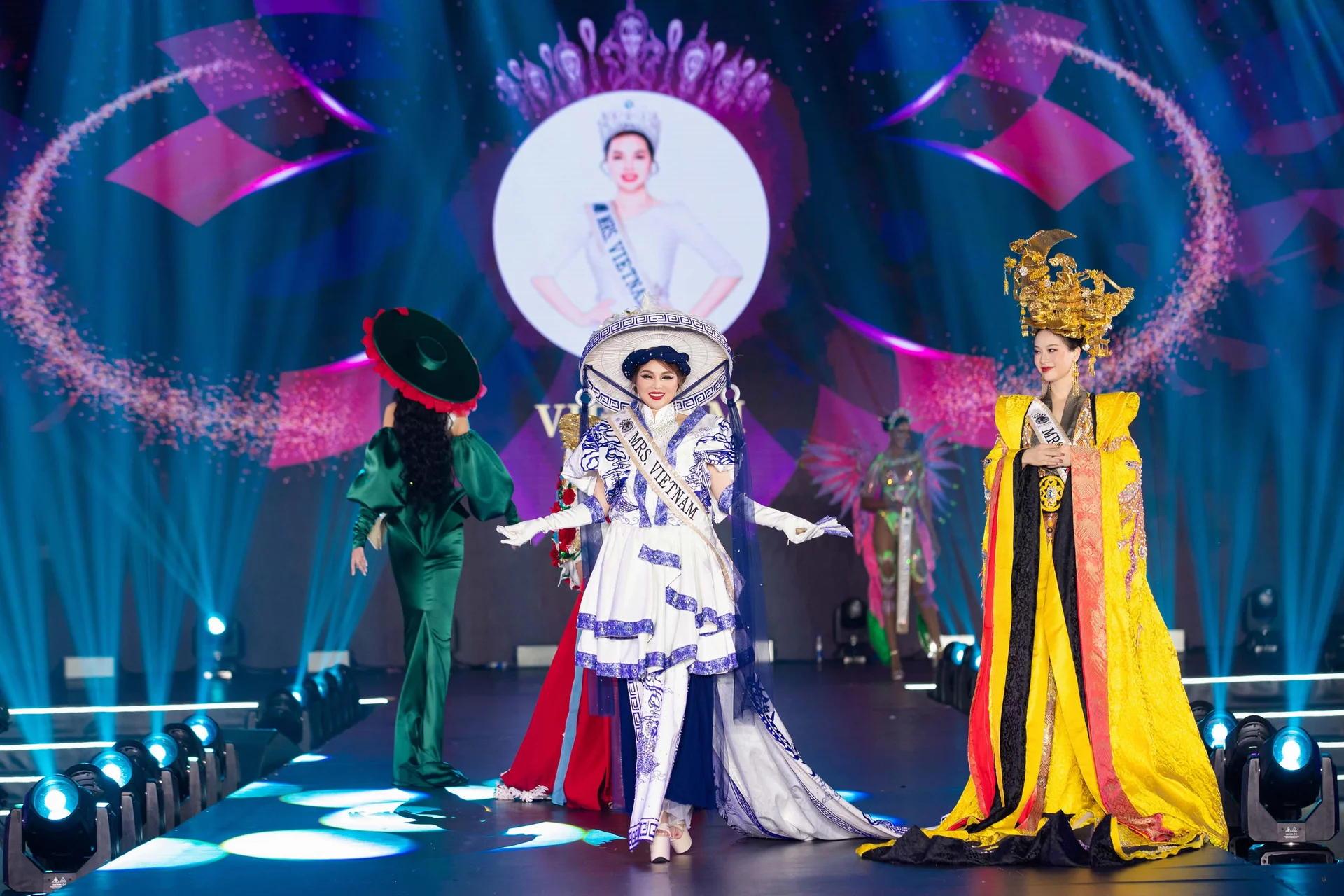 Mrs Globe 2024: Ngọc Trang đoạt giải Hoa hậu Châu Á