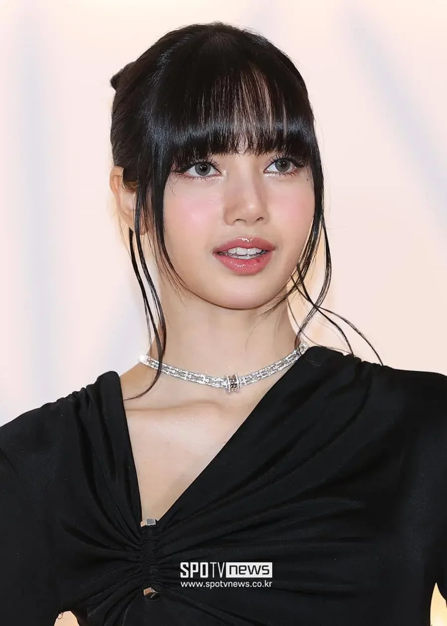 Tóc Tiên và Lisa (BLACKPINK) ôm eo tại sự kiện Bulgari