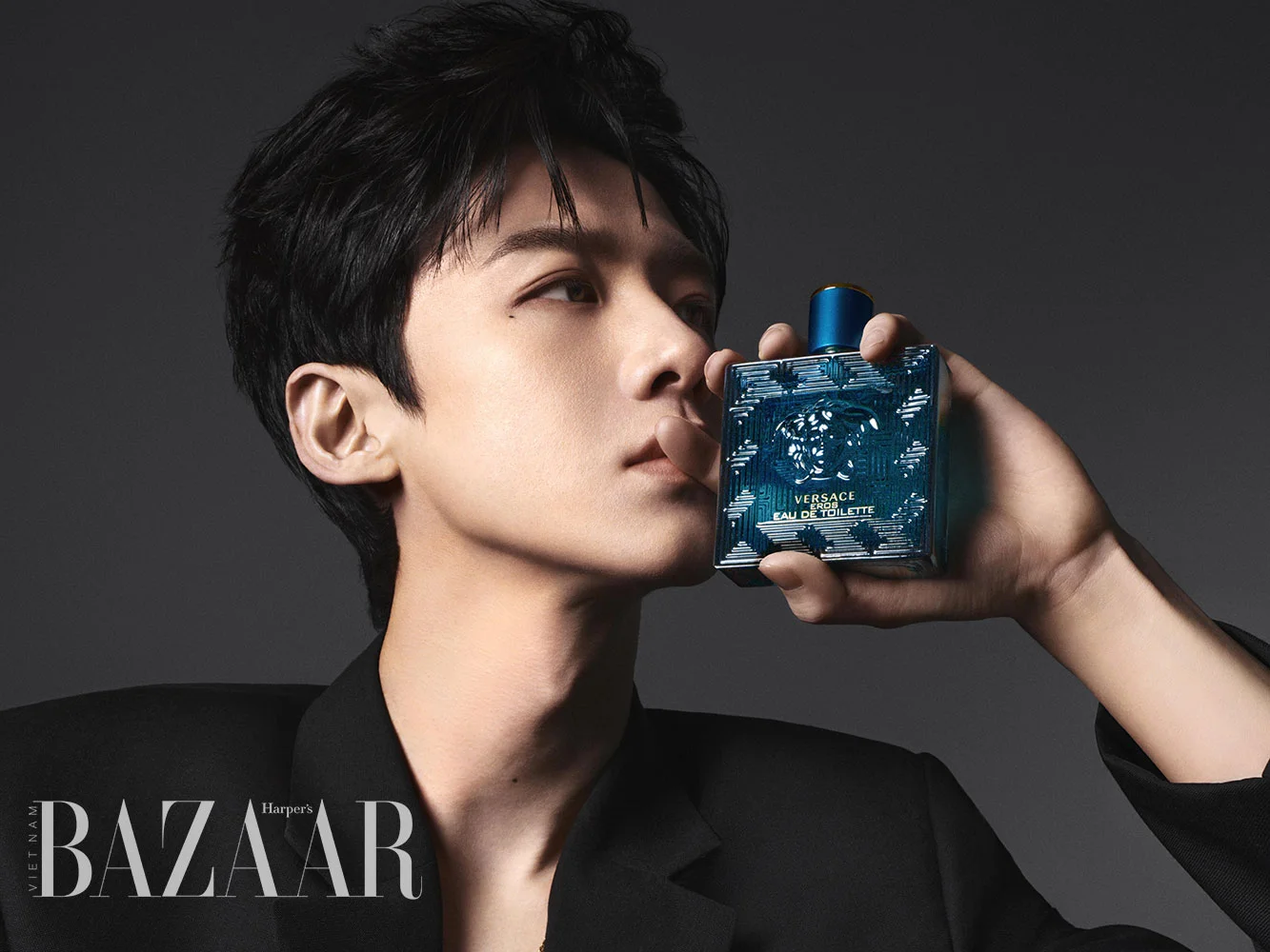 Versace chọn Bạch Kính Đình là đại sứ nước hoa toàn cầu