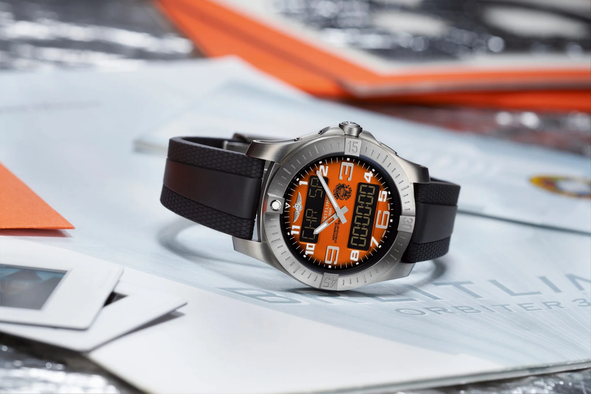 Tái hiện chuyến bay lịch sử với Breitling Aerospace B70 Orbiter