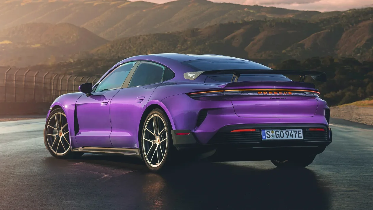 'Cơn lốc' Porsche Taycan Turbo GT của làng xe điện: 2,2 giây tăng tốc từ 0-100 km/h