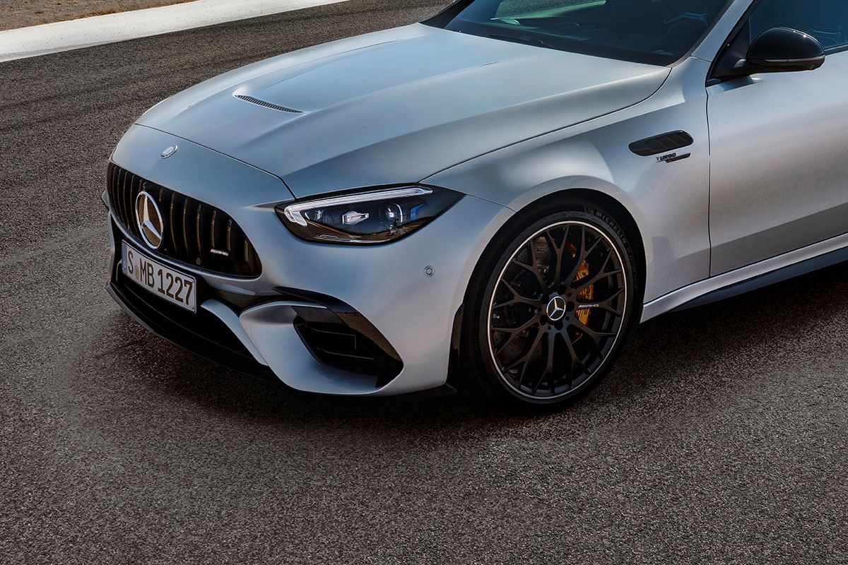 Mercedes-AMG C 63 S E PERFORMANCE: Bứt tốc ở tầng cảm xúc riêng