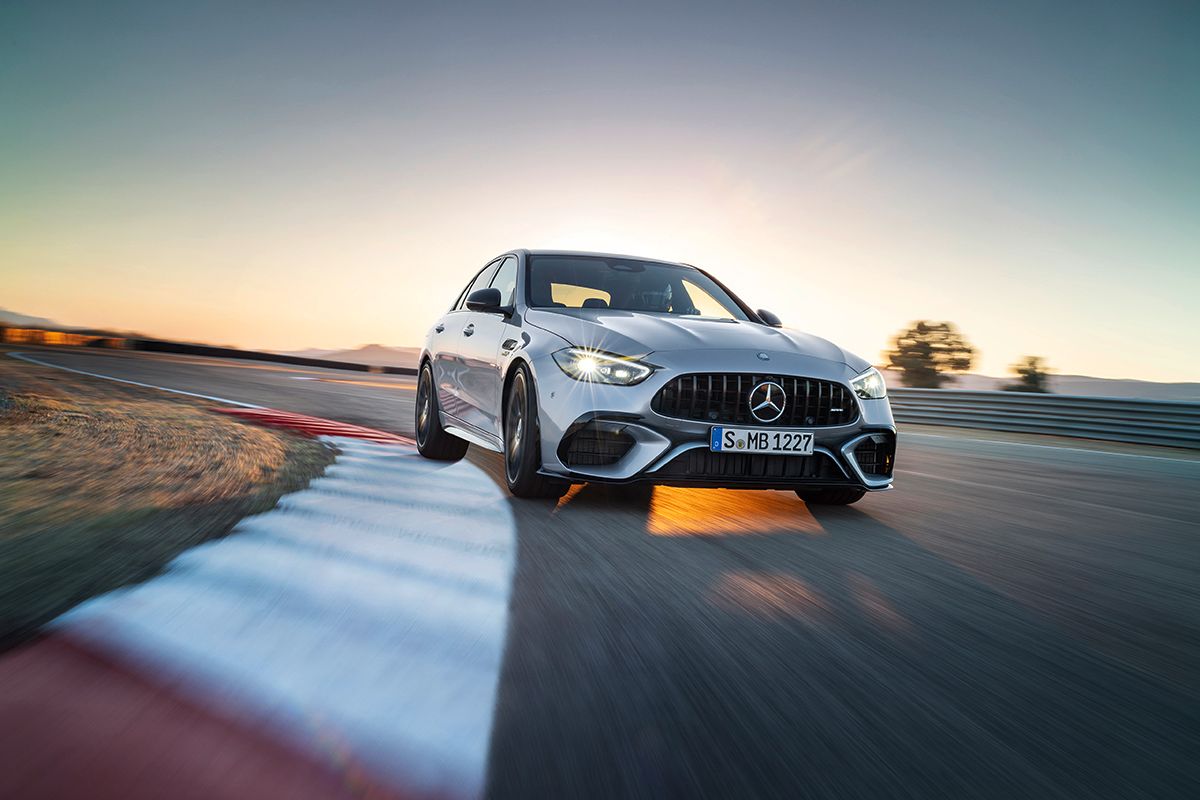 Mercedes-AMG C 63 S E PERFORMANCE: Bứt tốc ở tầng cảm xúc riêng