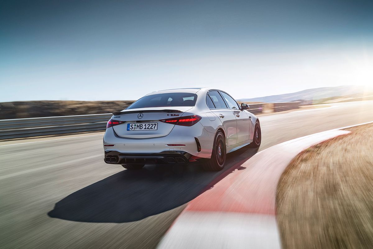Mercedes-AMG C 63 S E PERFORMANCE: Bứt tốc ở tầng cảm xúc riêng