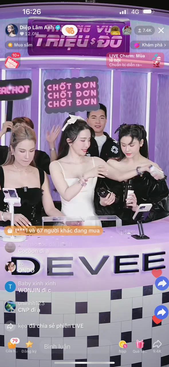 Phiên livestream Diệp Lâm Anh