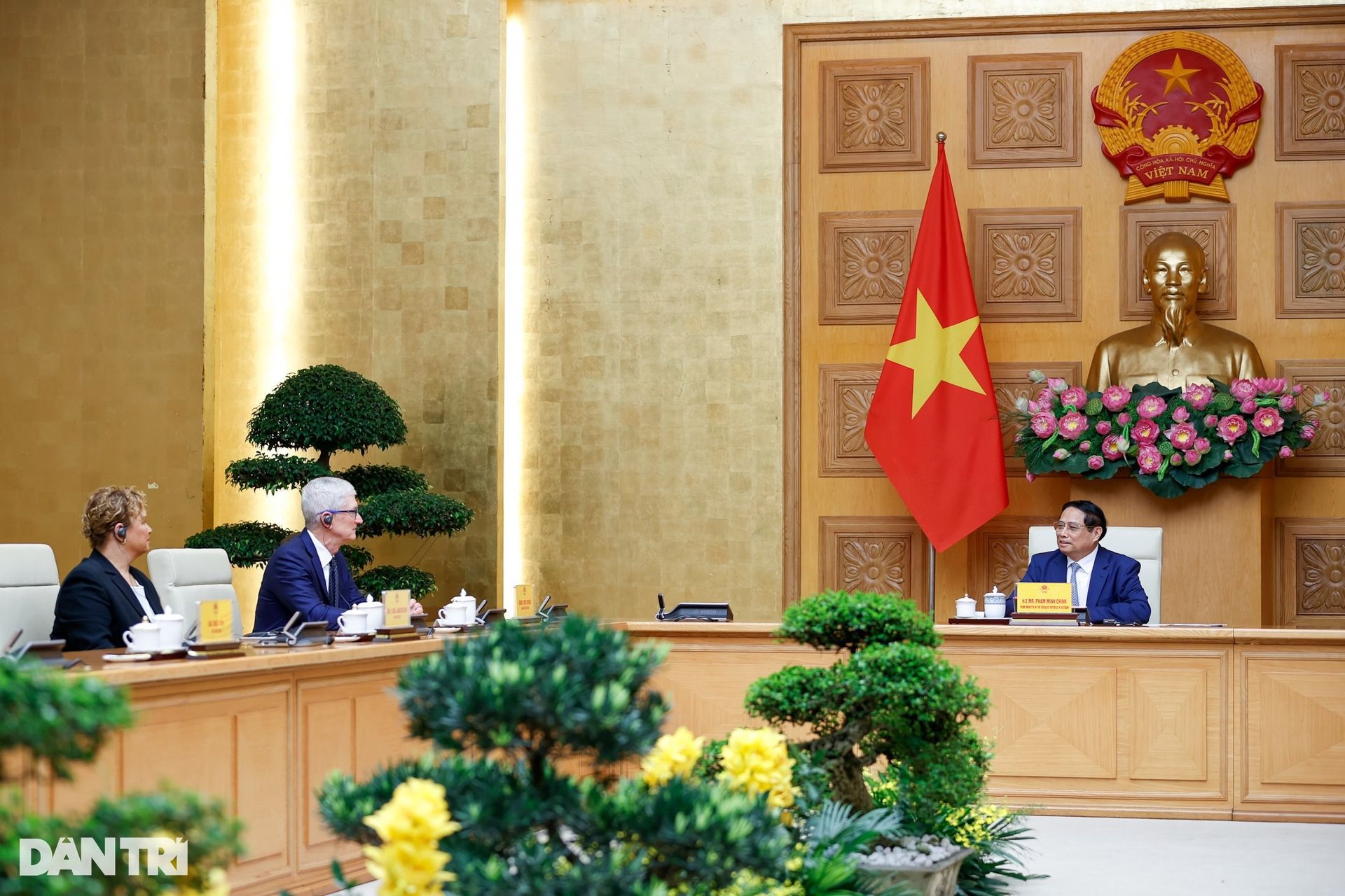 Tim Cook rời Việt Nam