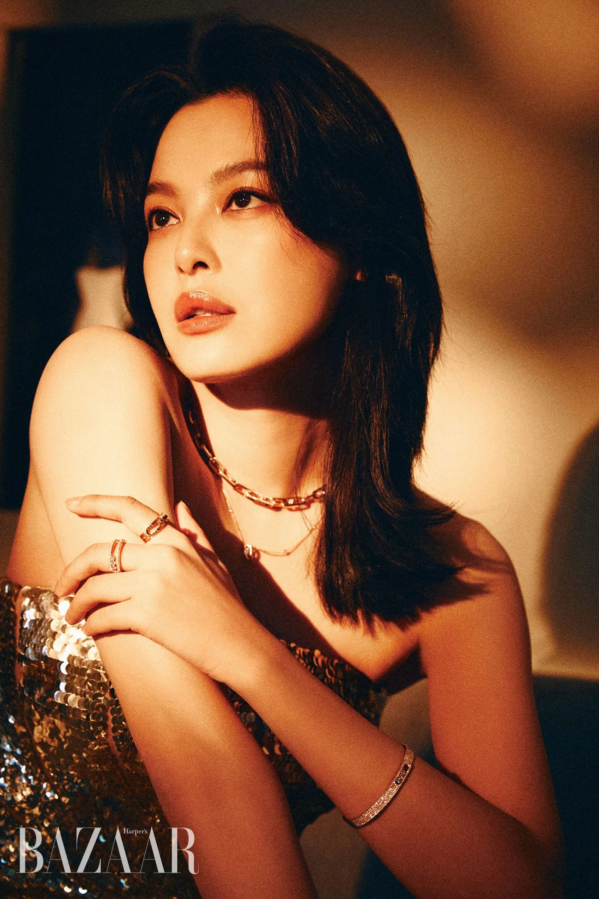 Lisa đụng váy Tân Chỉ Lôi - Người tám lạng kẻ nửa cân