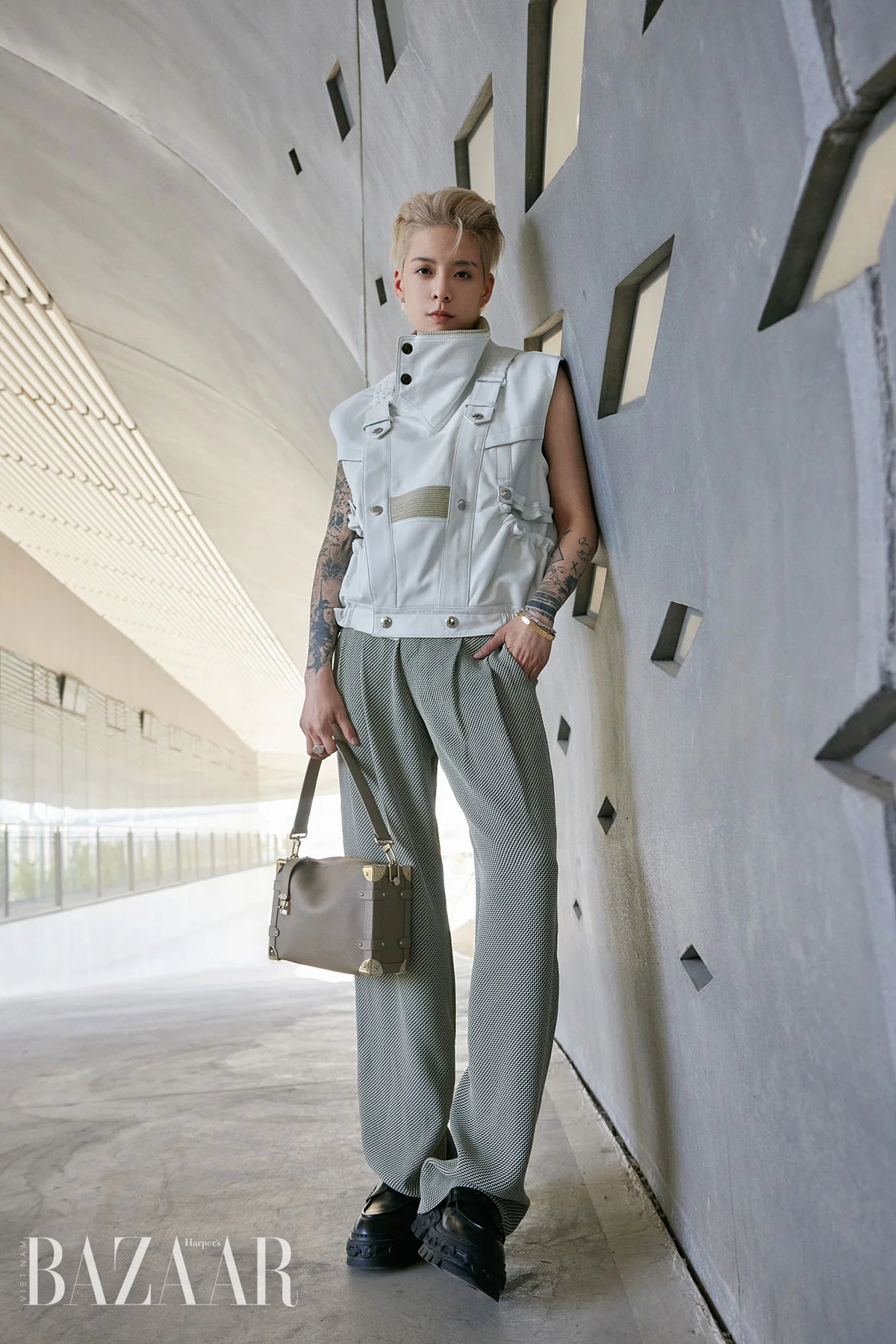 Lưu Diệc Phi, Châu Đông Vũ tham dự show Louis Vuitton ở Thượng Hải