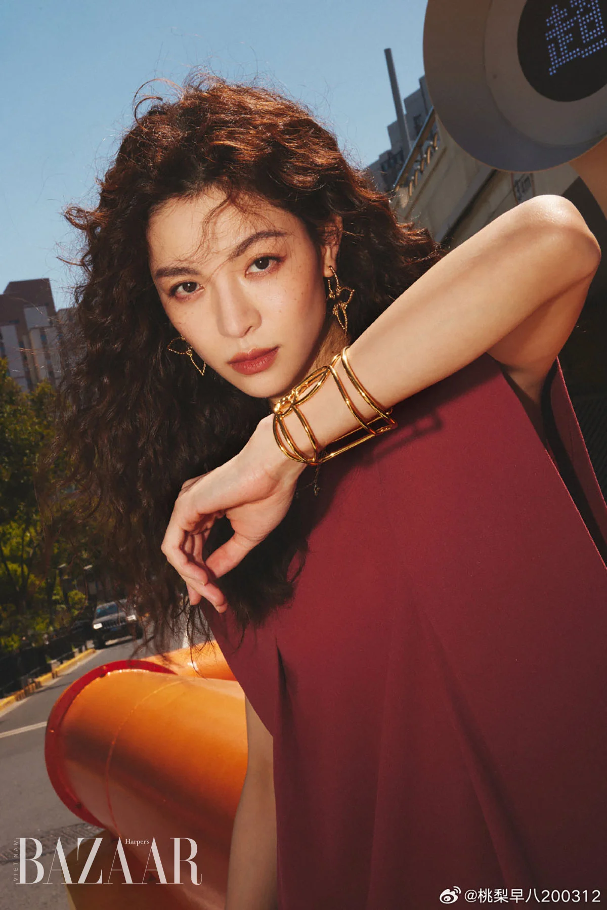 Lưu Diệc Phi, Châu Đông Vũ tham dự show Louis Vuitton ở Thượng Hải