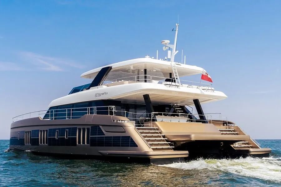 Du ngoạn cùng du thuyền điện Sunreef SÓL chạy bằng năng lượng mặt trời