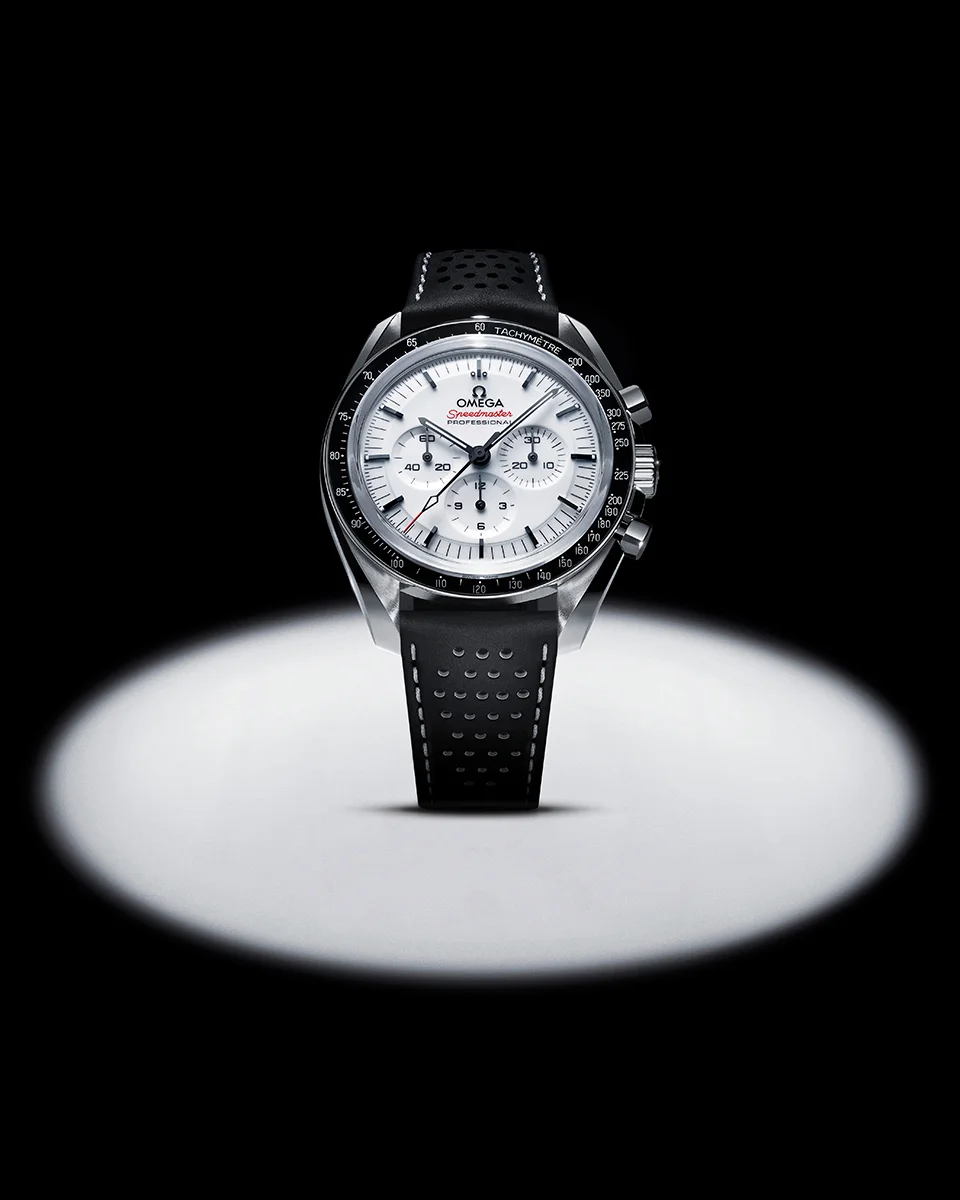 Omega Speedmaster Moonwatch mặt số trắng bí ẩn ra mắt thế giới