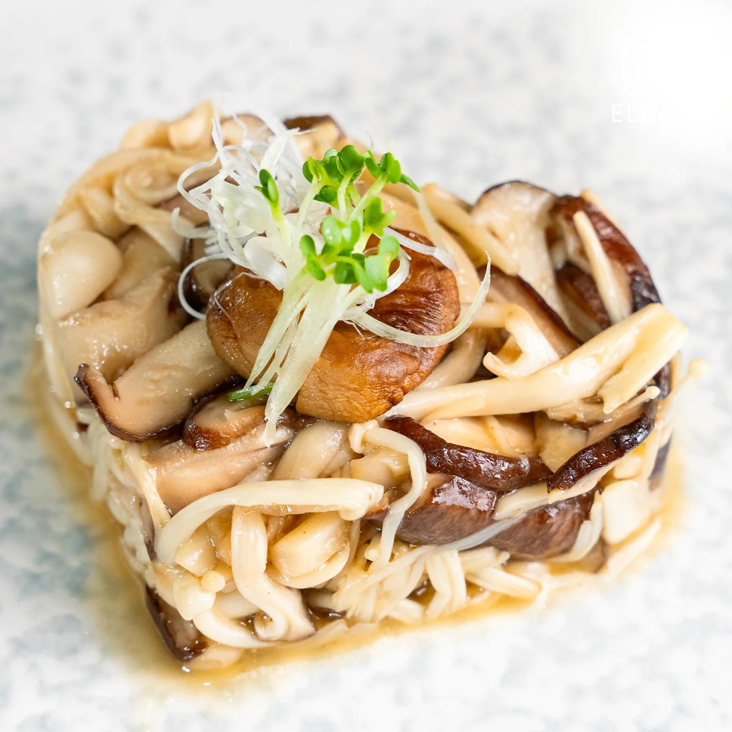 Trải nghiệm sự gần gũi của Teppanyaki và sự độc đáo của Omakase trong cùng một nhà hàng