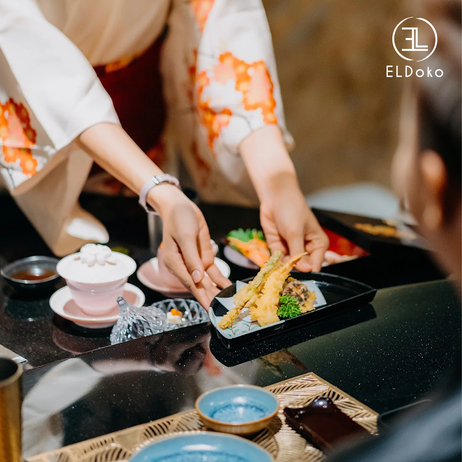Trải nghiệm sự gần gũi của Teppanyaki và sự độc đáo của Omakase trong cùng một nhà hàng