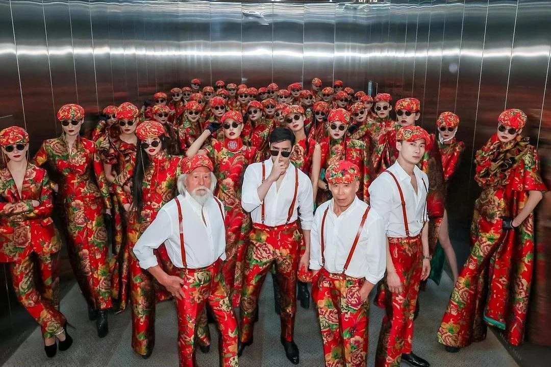 Áo họa tiết chăn công