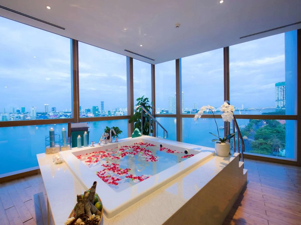 Hệ thống cơ sở lưu trú sang trọng và các điểm tham quan nổi tiếng nâng tầm trải nghiệm chơi golf tại miền Trung