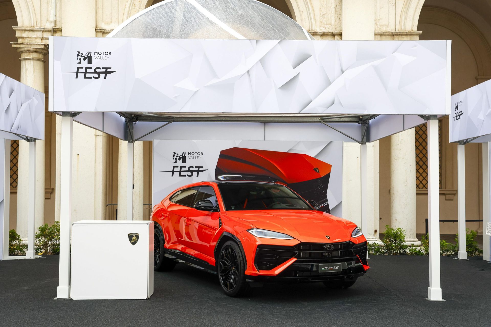 Urus SE, siêu xe SUV hybrid mới nhất đến từ Lamborghini