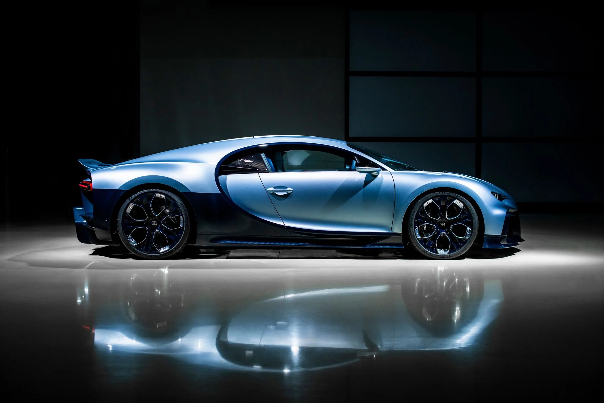 Đặc quyền của giới siêu giàu chơi Bugatti: Hãng tính xây cả trạm xăng tại nhà cho khách nếu xe xăng bị cấm