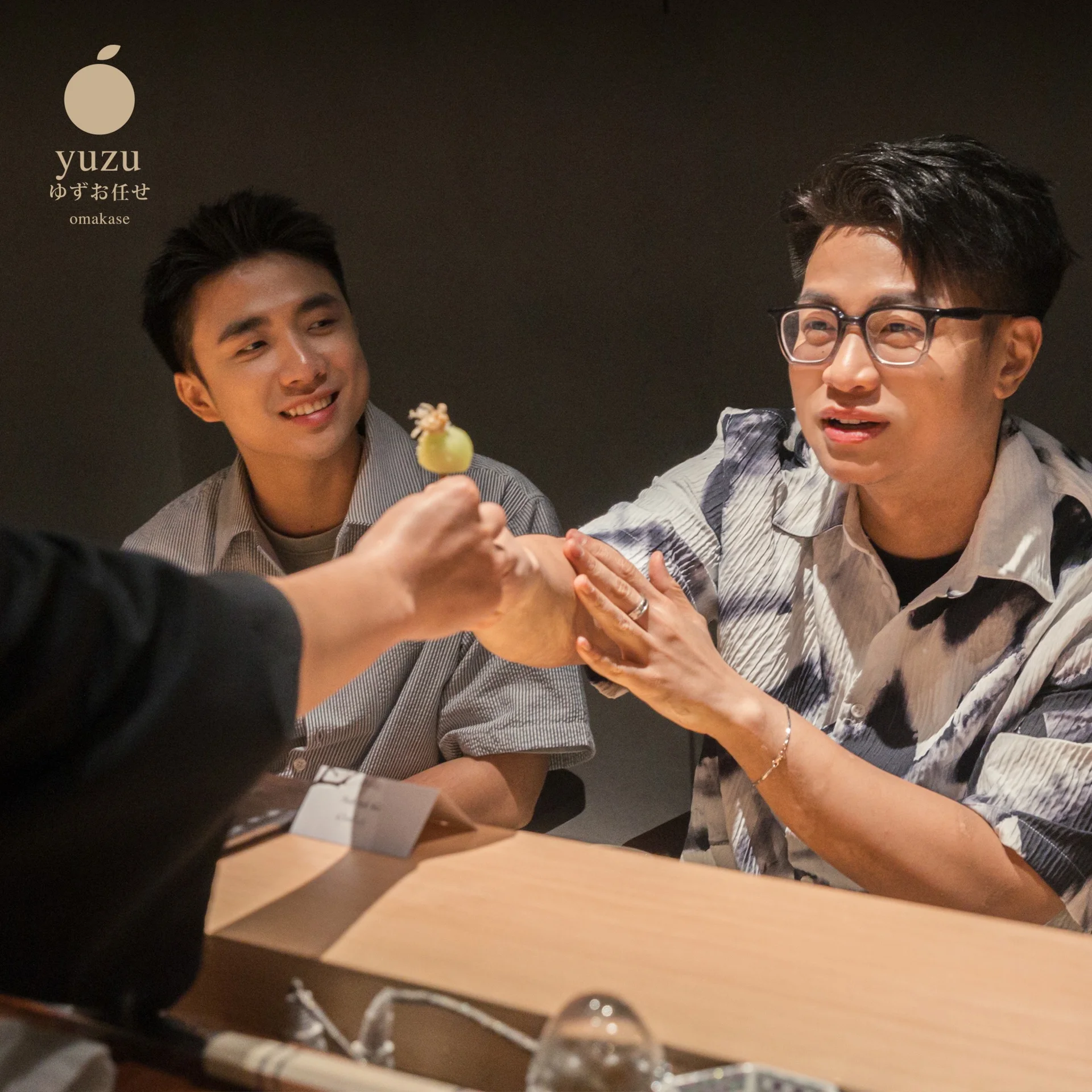 Omakase: Khi giới trẻ chi cả tháng lương cho một bữa ăn không được chọn món, mỗi phần chỉ bé bằng ngón tay