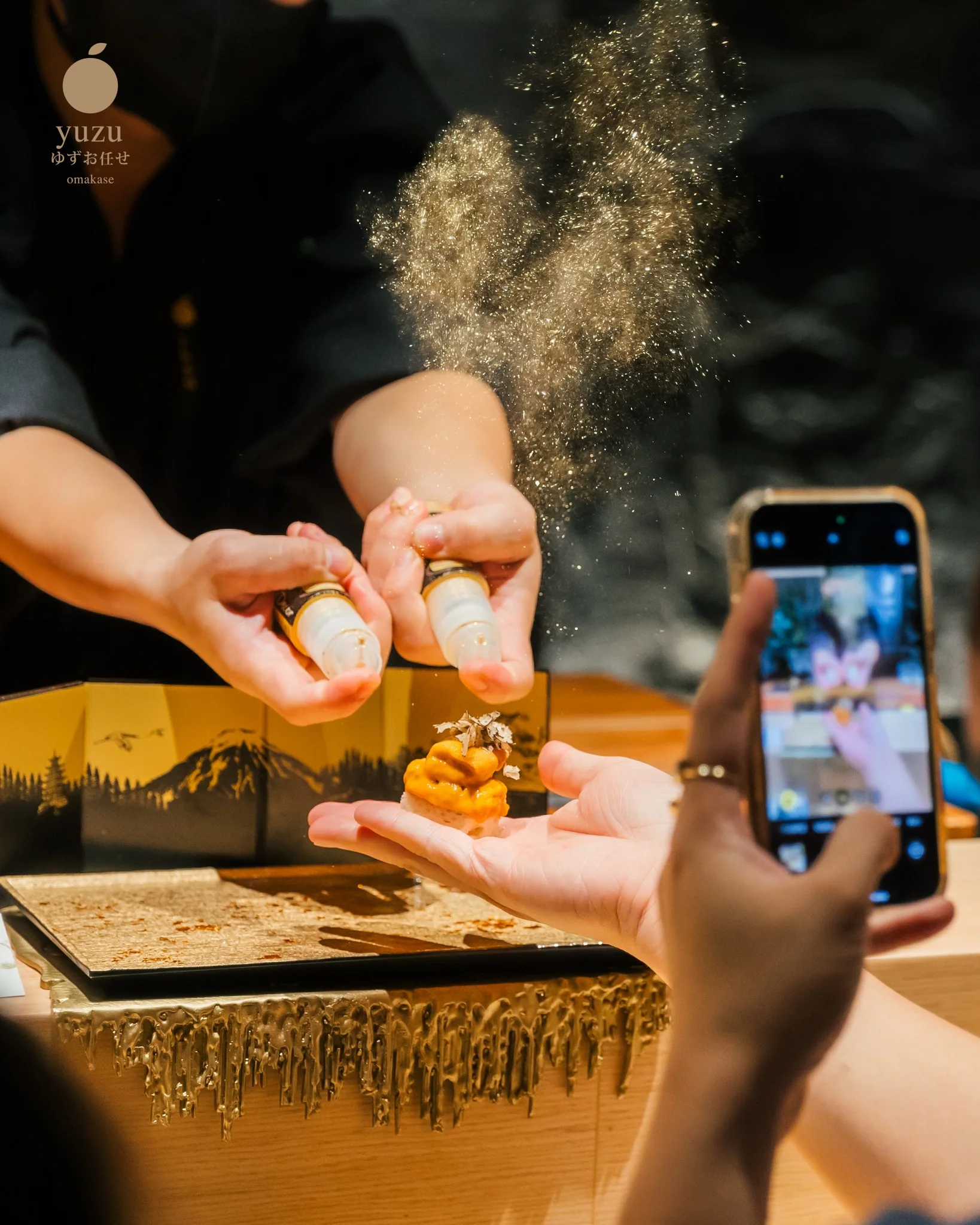 Omakase: Khi giới trẻ chi cả tháng lương cho một bữa ăn không được chọn món, mỗi phần chỉ bé bằng ngón tay