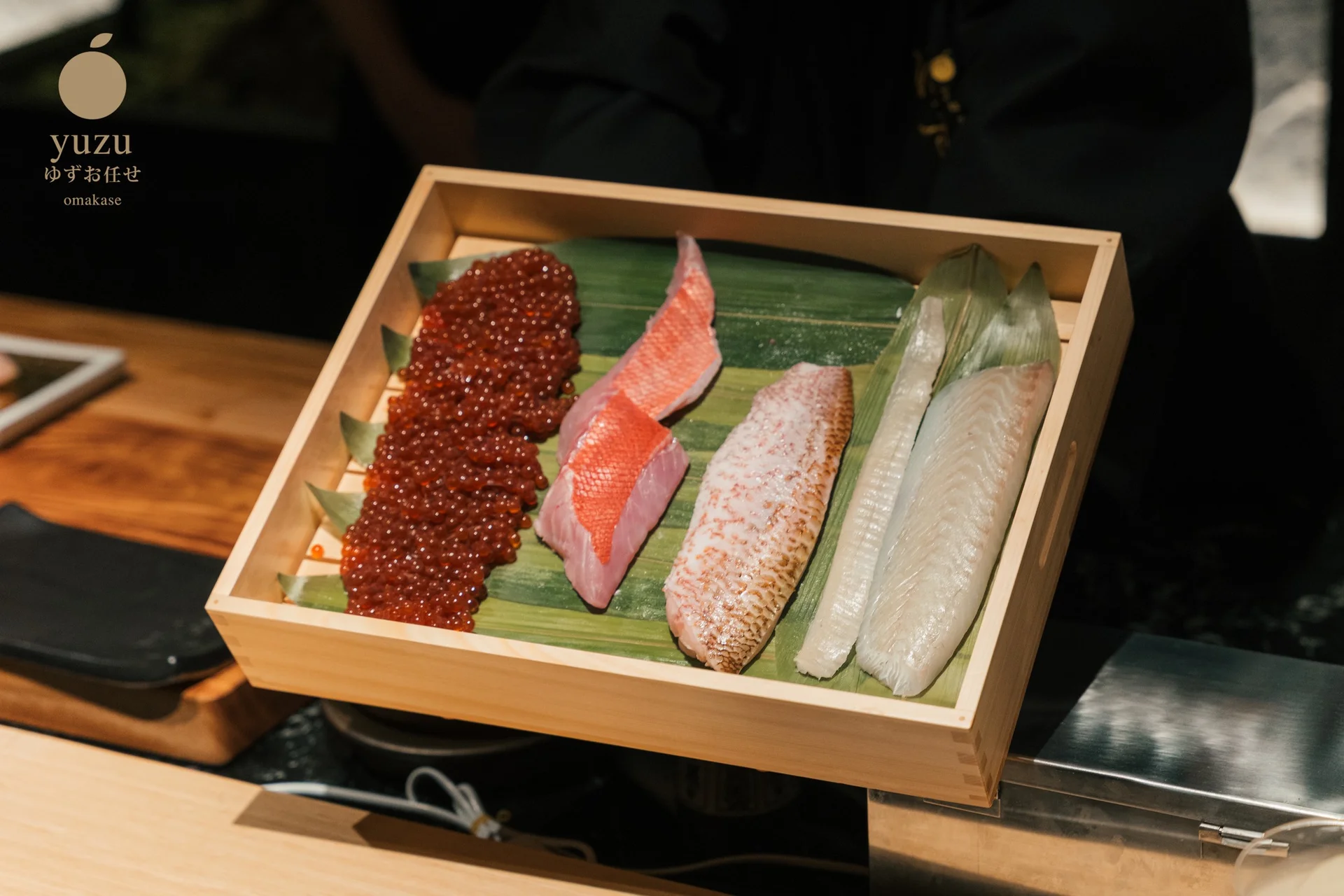 Omakase: Khi giới trẻ chi cả tháng lương cho một bữa ăn không được chọn món, mỗi phần chỉ bé bằng ngón tay