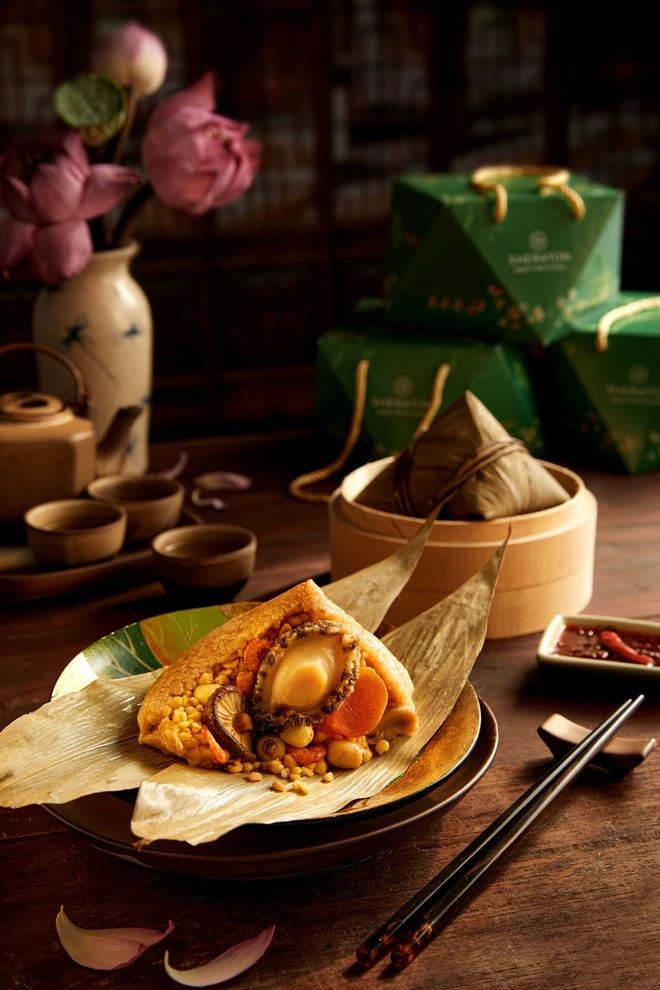 Sheraton Saigon Grand Opera Hotel mở bán bánh bá trạng thượng hạng chuẩn vị Quảng Đông mừng Tết Đoan Ngọ
