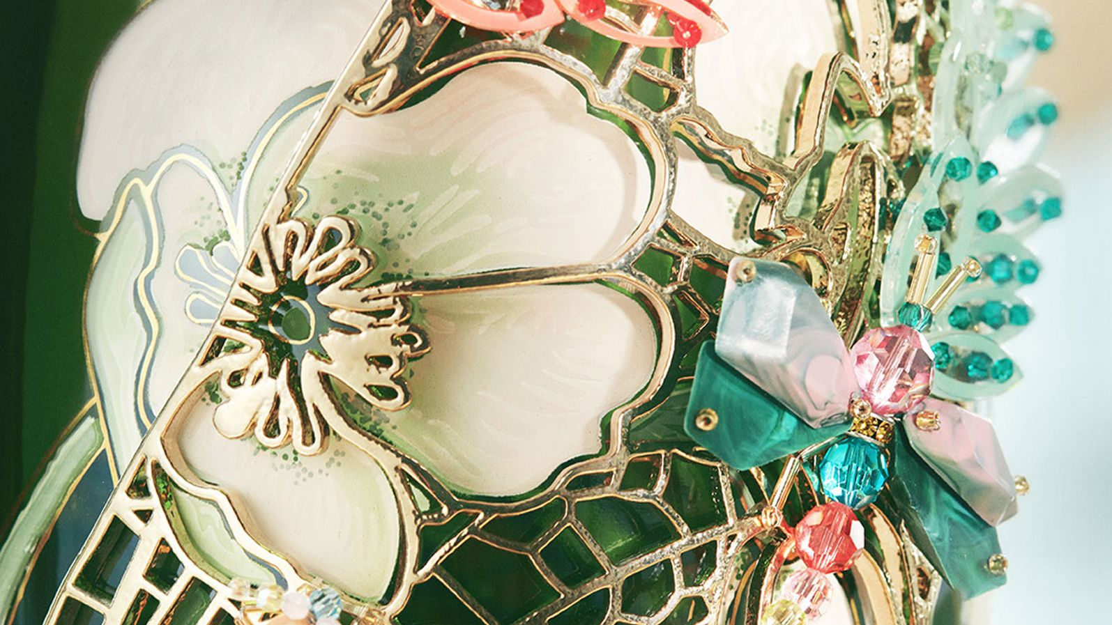 Vẻ lộng lẫy của chai sâm-panh Belle Époque cổ điển