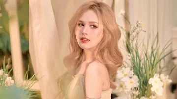 Xoài Non ghi điểm với mốt váy vàng bơ