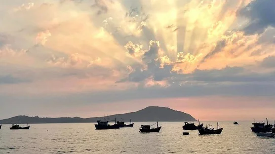 Phát hiện hòn đảo hoang sơ giữa biển Phú Yên mang cái tên lạ mà quen, được ví như "đảo hoang Robinson"