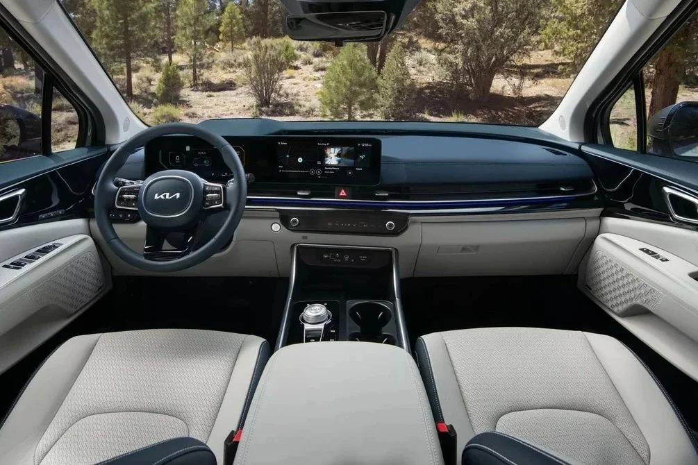Kia Carnival 2025 nâng cấp nhẹ thiết kế, thêm biến thể hybrid