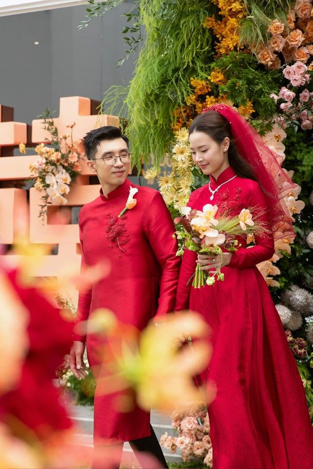 Hoa cưới của cô dâu Midu từ đám hỏi đến đám cưới đều có điểm đặc biệt